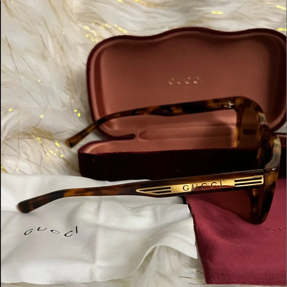 AUTHENTIC GUCCI SUNGLASSES - Picture 5 of 8